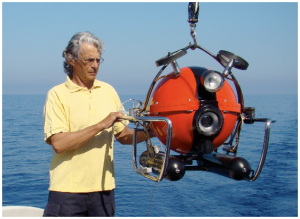 Guido Gay con il robot sottomarino a controllo remoto "Pippo Palla"